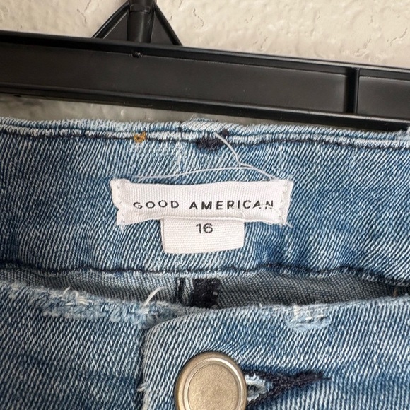 Good American Cropped High Rise Light Wash Jeans Size 16 - Picture 6 of 7